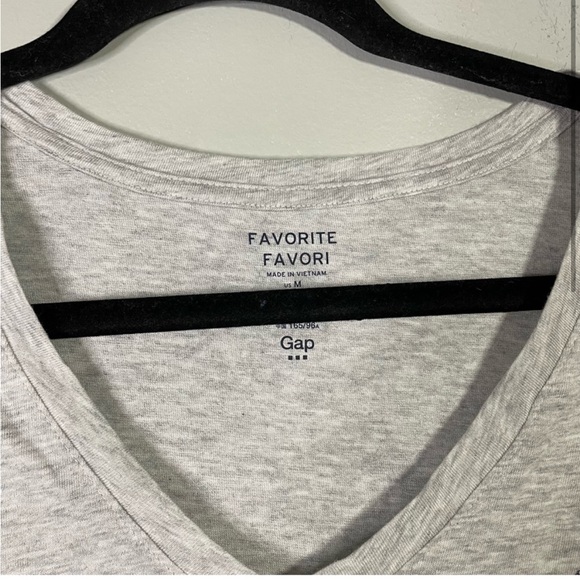 Gap Factory Favorite Tee Short Sleeve V Neck Top Blouse Eiffel Tower Size Medium - Picture 3 of 6